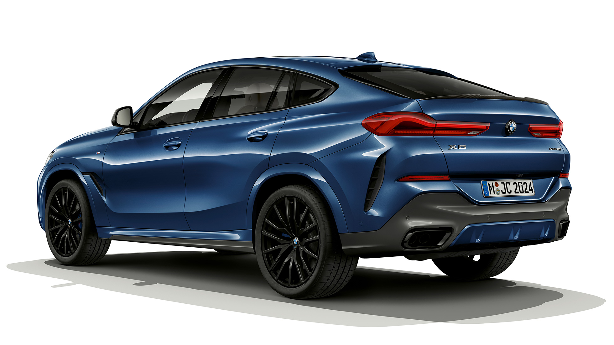 BMW X6 con paquete M Sport en perspectiva trasera de tres cuartos.