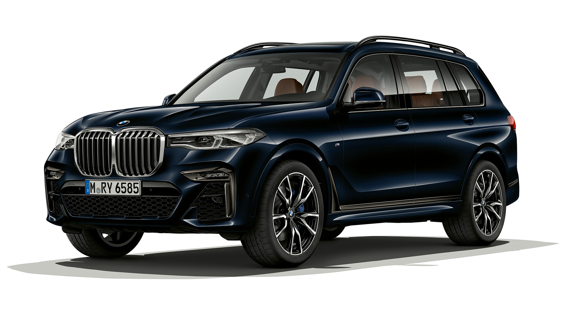 Toma de estudio del BMW X7 en vista delantera de tres cuartos como BMW Individual X7 xDrive40i