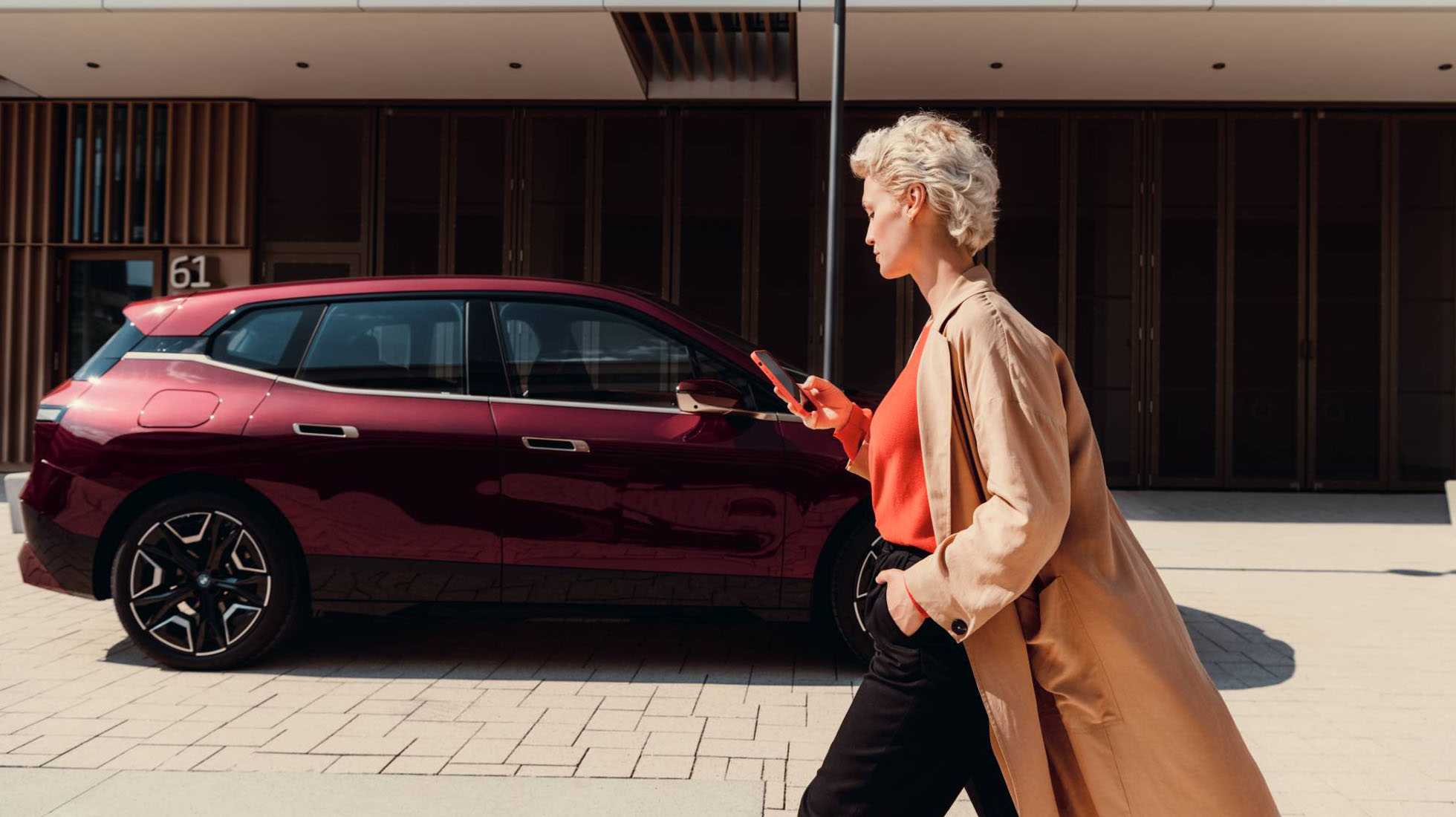 Bloquea y desbloquea las puertas a distancia.